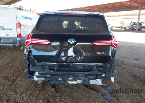 2025 BMW X3 30 xDrive z USA, uszkodzony, nr VIN 5UX53GP04S9099026